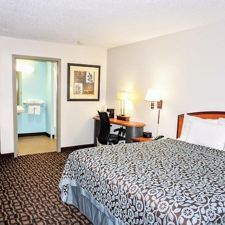 Days Inn By Wyndham Augusta Wheeler Road Eksteriør billede