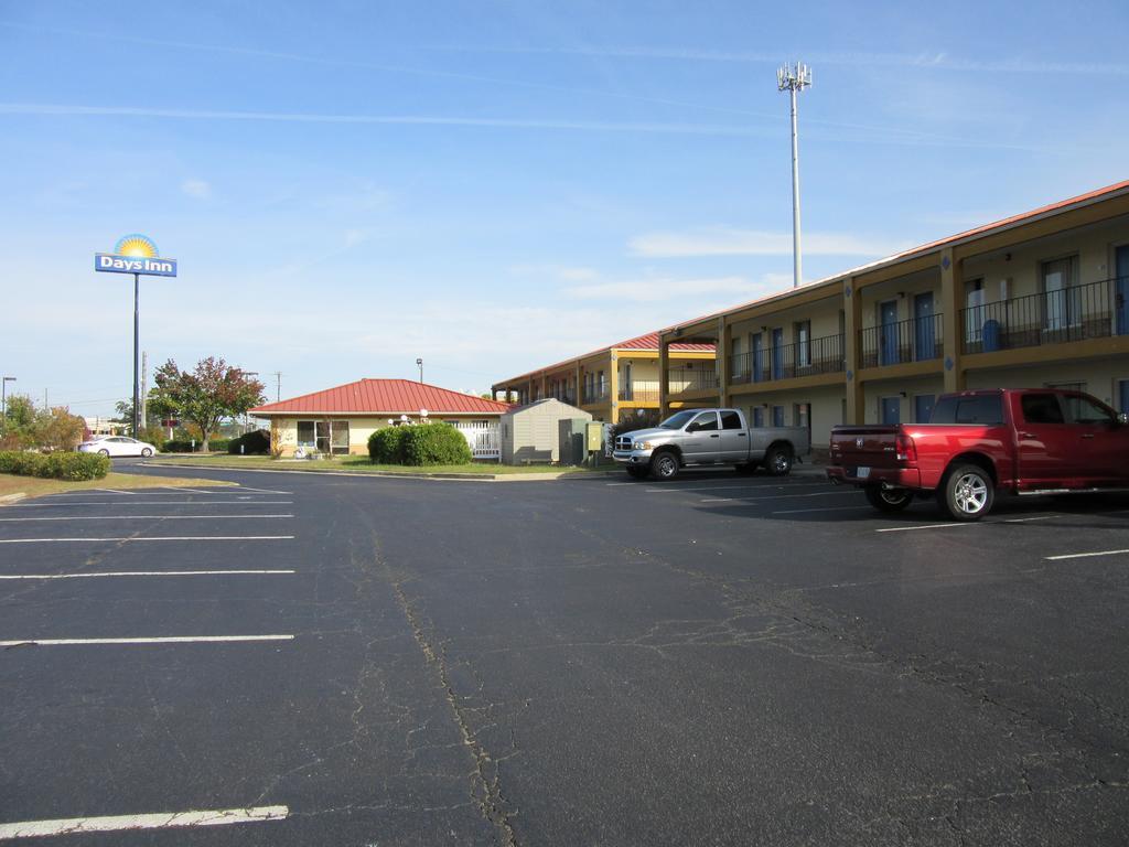 Days Inn By Wyndham Augusta Wheeler Road Eksteriør billede