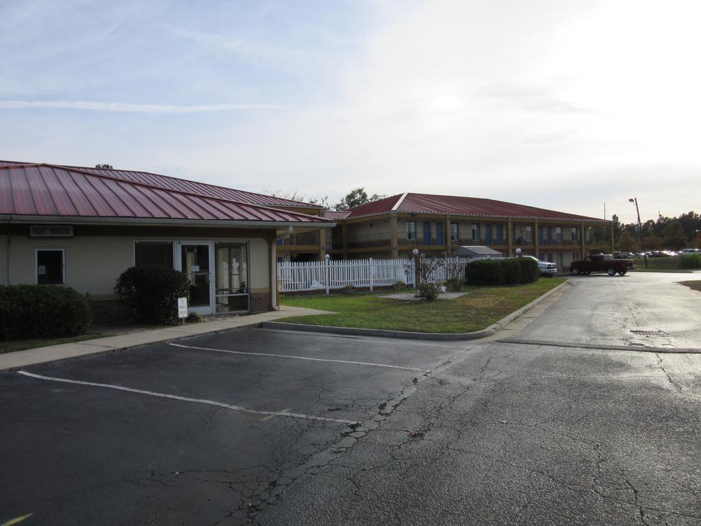 Days Inn By Wyndham Augusta Wheeler Road Eksteriør billede