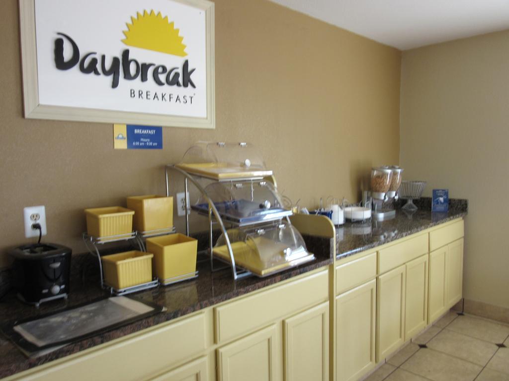 Days Inn By Wyndham Augusta Wheeler Road Eksteriør billede