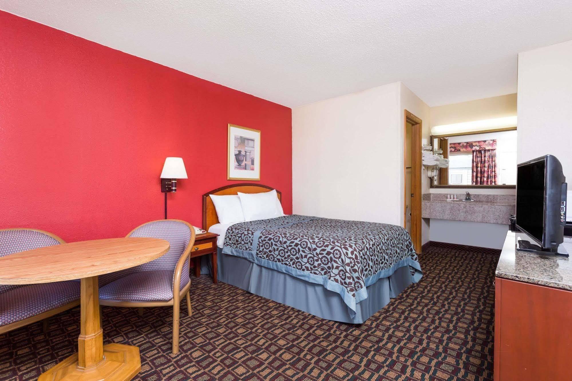 Days Inn By Wyndham Augusta Wheeler Road Eksteriør billede