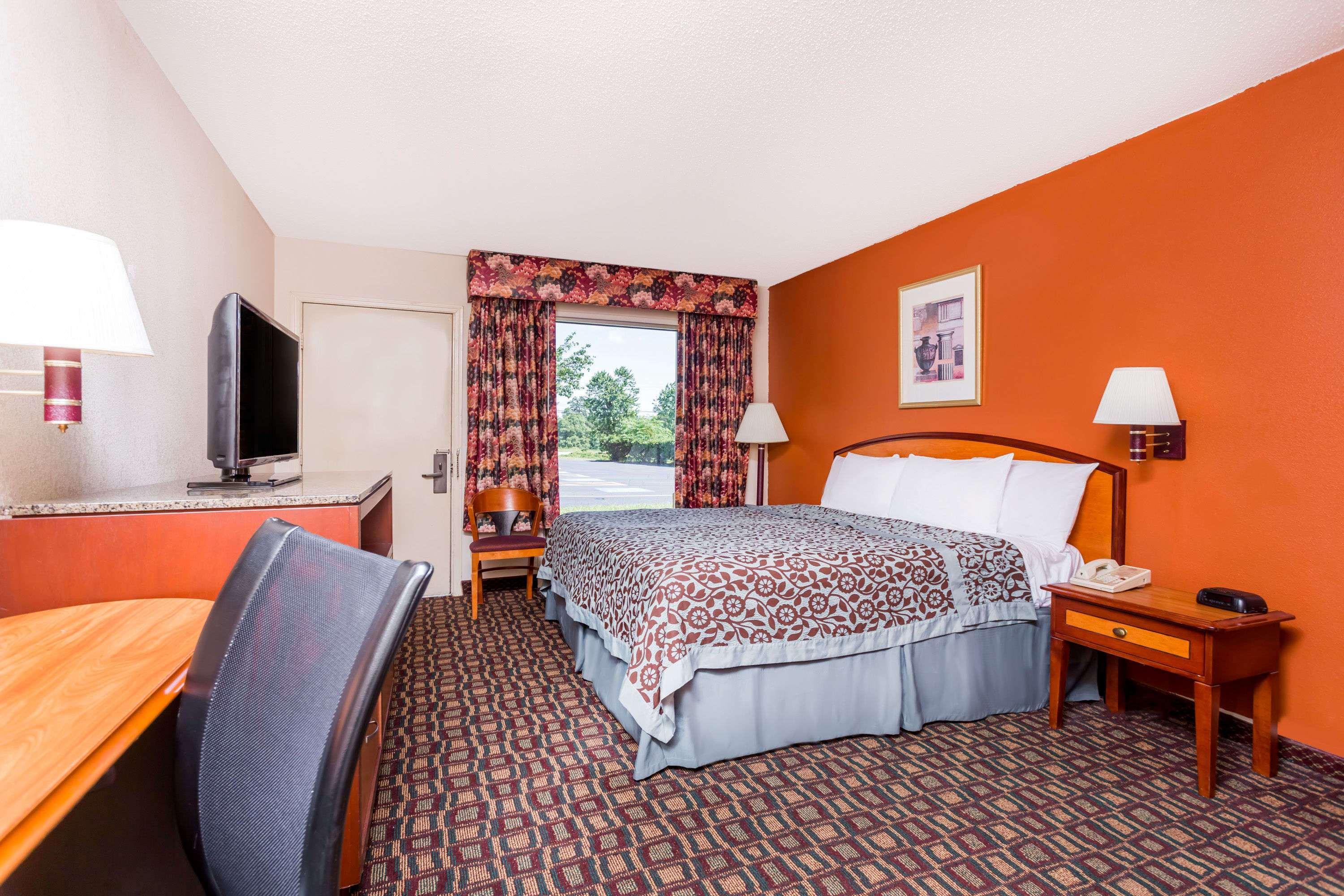 Days Inn By Wyndham Augusta Wheeler Road Eksteriør billede