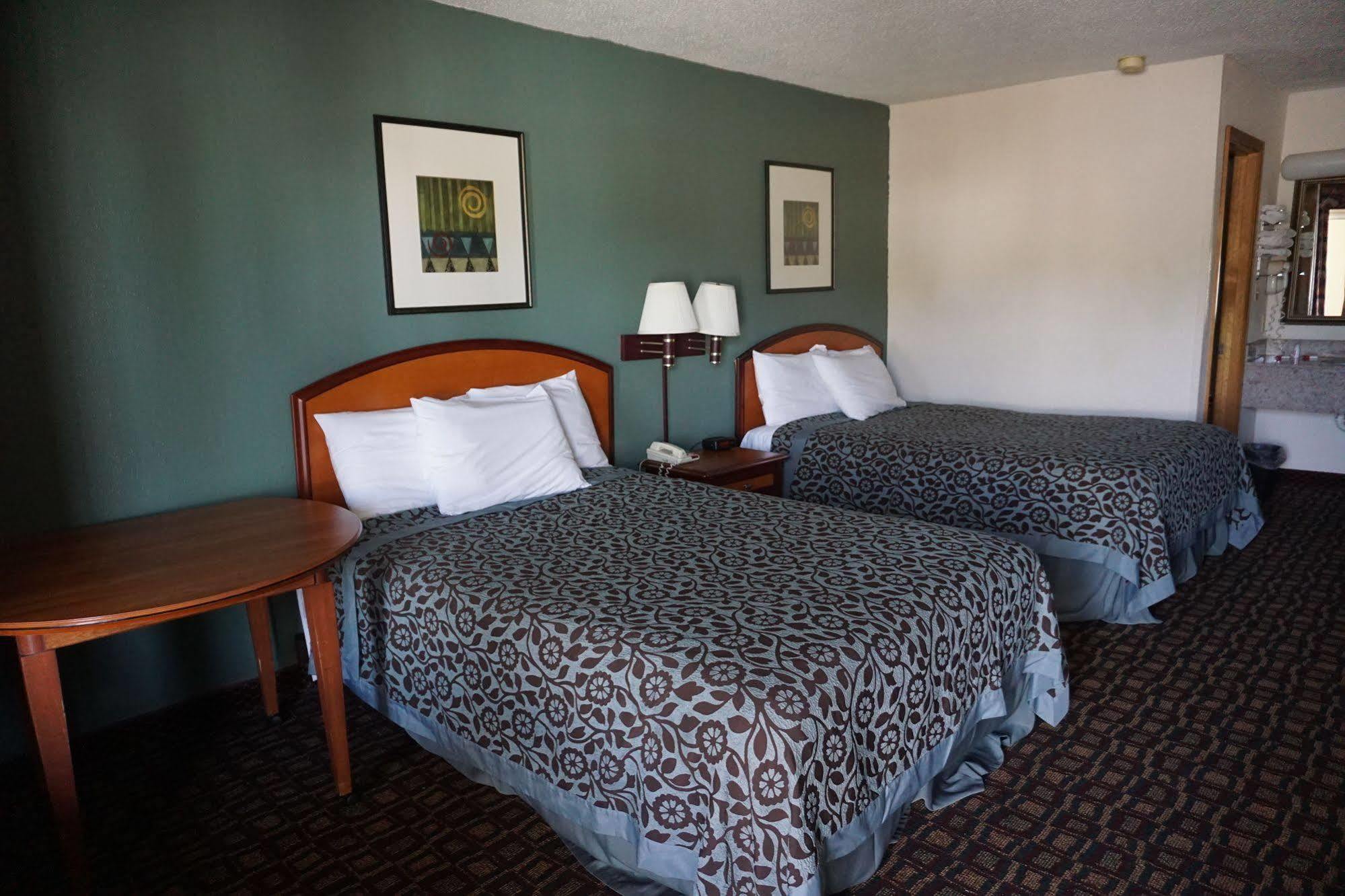 Days Inn By Wyndham Augusta Wheeler Road Eksteriør billede