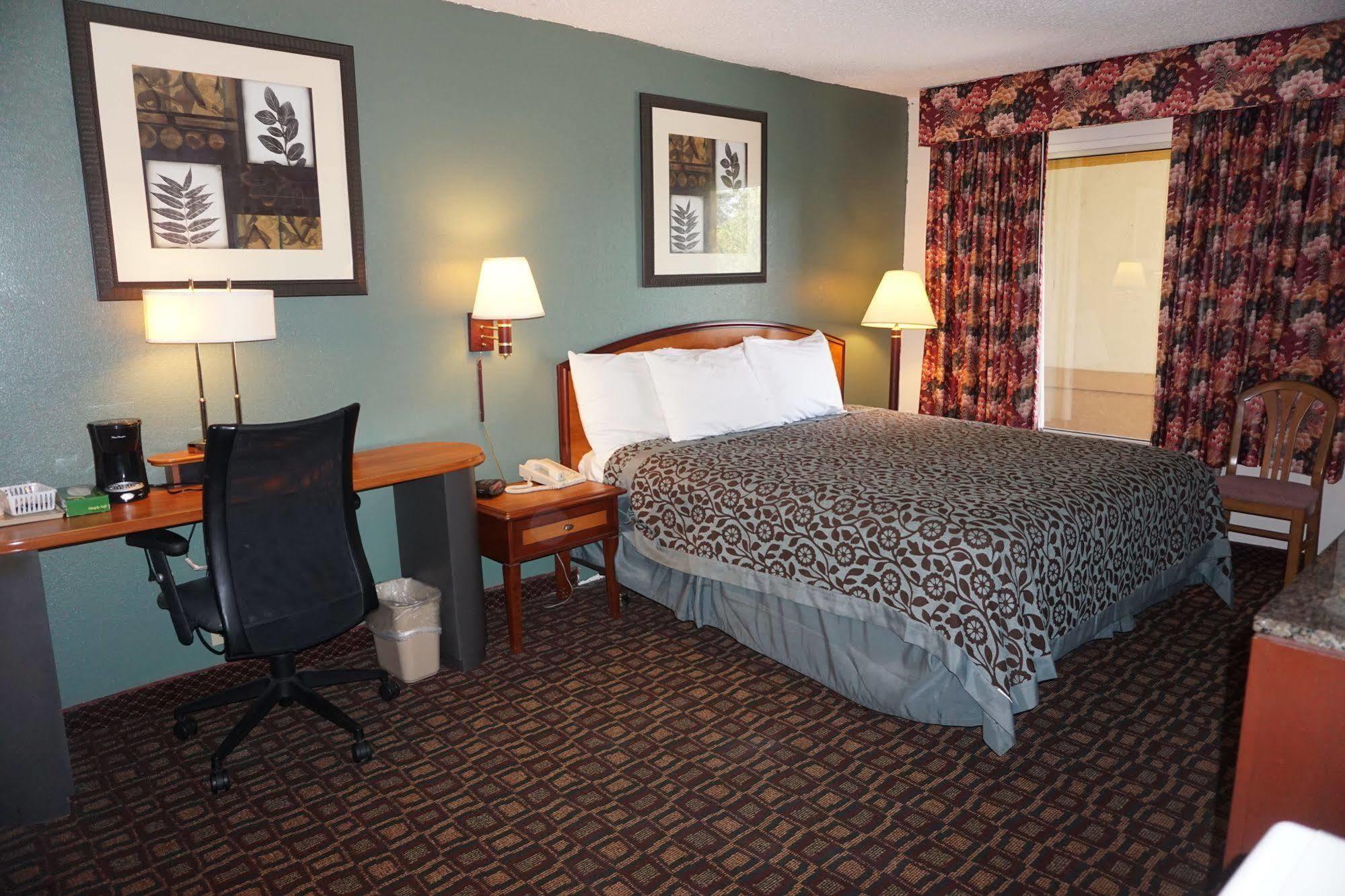 Days Inn By Wyndham Augusta Wheeler Road Eksteriør billede