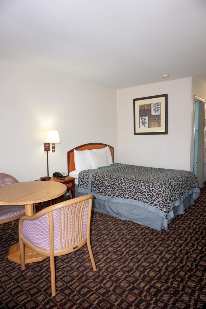 Days Inn By Wyndham Augusta Wheeler Road Eksteriør billede